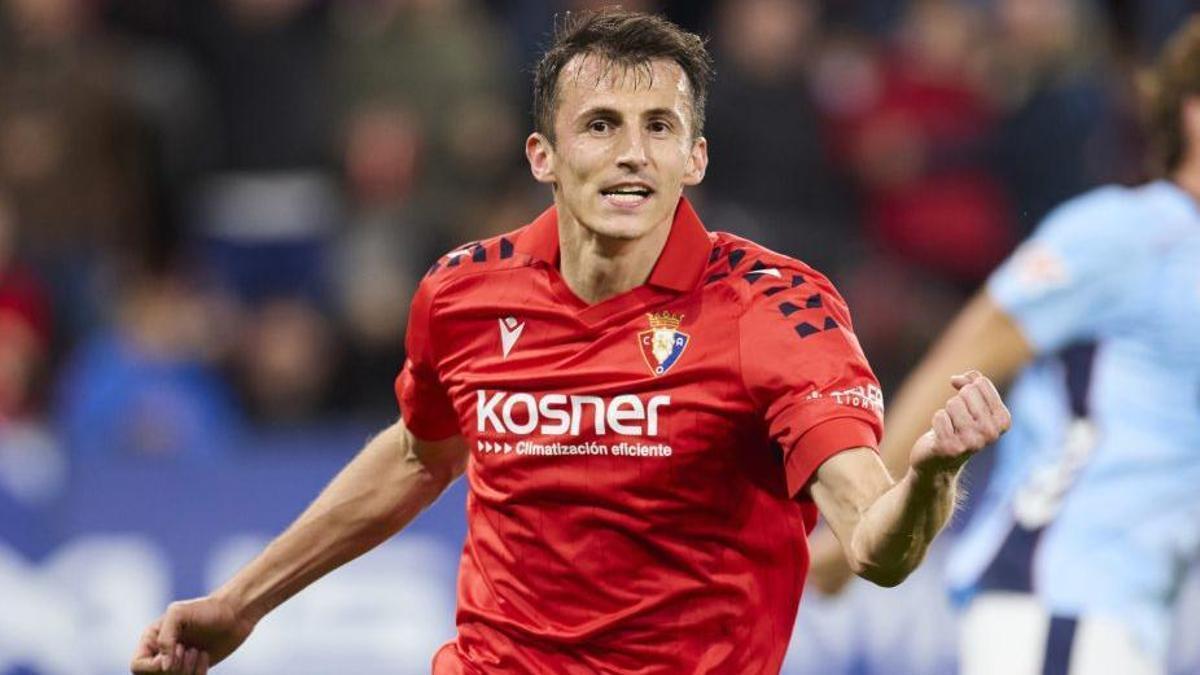 Budimir celebra el gol que le marcó al Celta a balón parado en el Sadar.