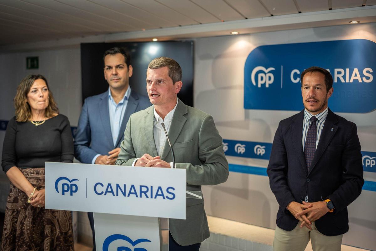 Mariano Hernández Zapata (d), Juan Antonio Rojas, Juan Diego Requena y Milagros Marcos durante la rueda de prensa
