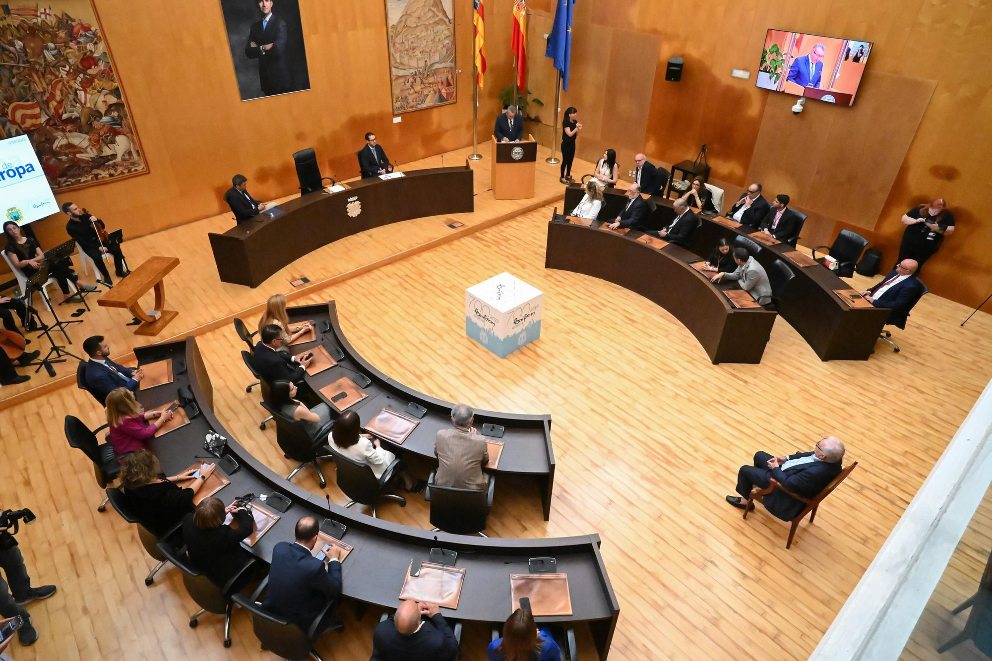Celebración del Día de Europa en Benidorm y entrega de la distinción a Enrique Ballester