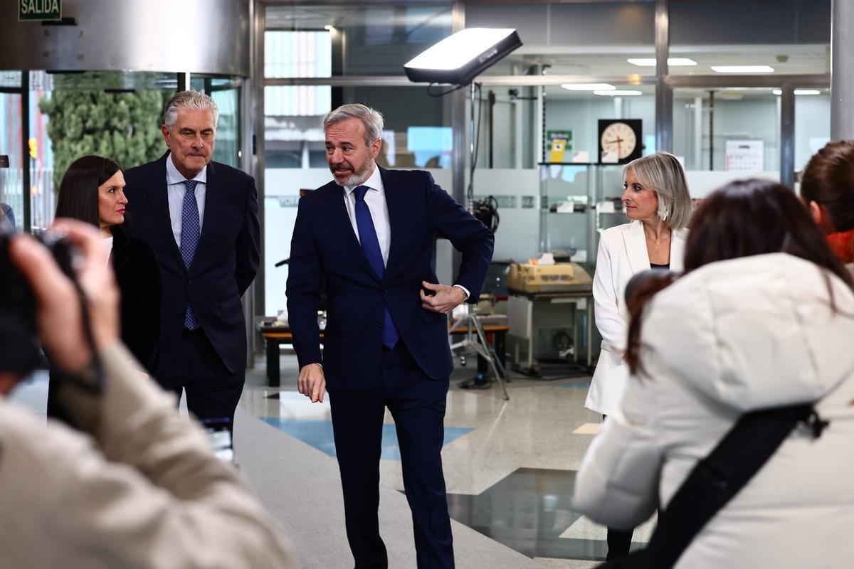 EN IMÁGENES | Así ha sido la llegada de Pilar Alegría y Jorge Azcón al cara a cara de Aragón TV