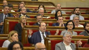 Miquel Iceta se queja durante el pleno del Parlament del 6 y 7 de septiembre del 2017