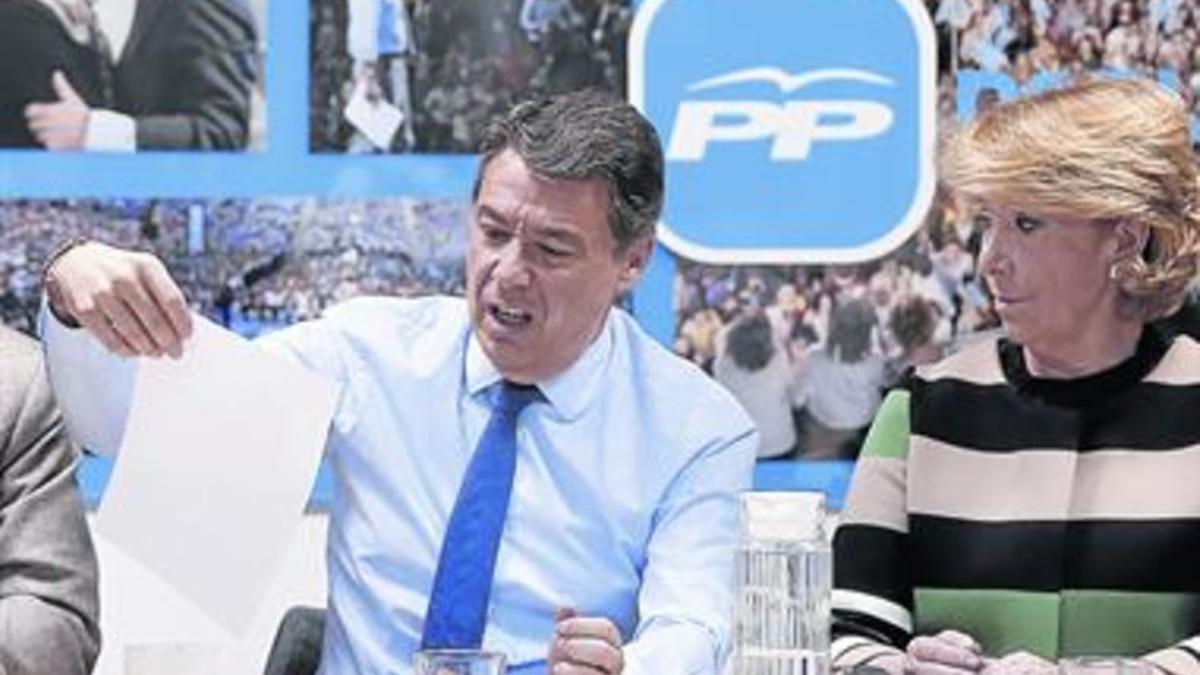 Ignacio González y Esperanza Aguirre, en una reunión de la dirección del PP de Madrid, en marzo del 2015.