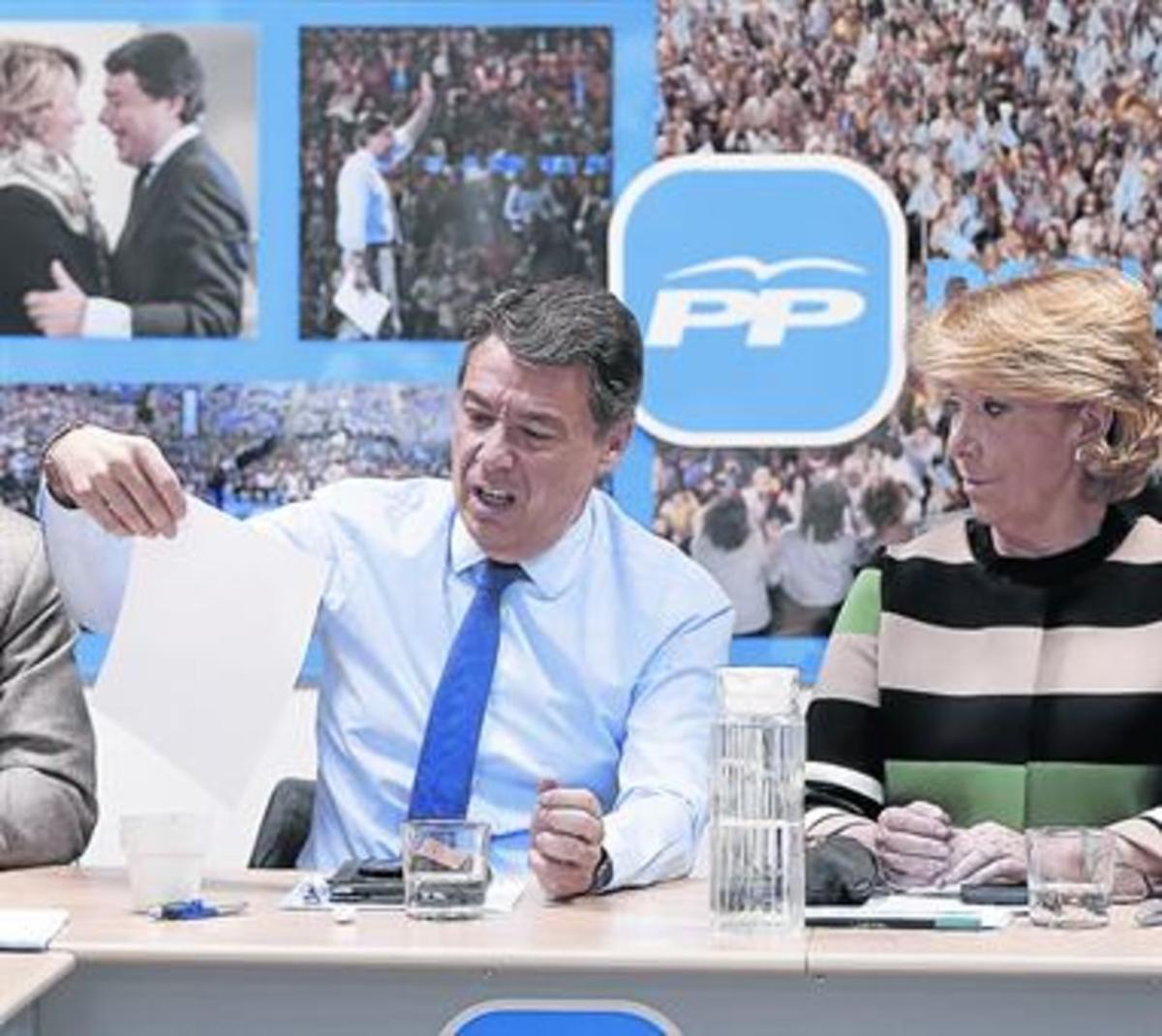 Ignacio González y Esperanza Aguirre, en una reuniónde la dirección del PP de Madrid, en marzo del 2015.