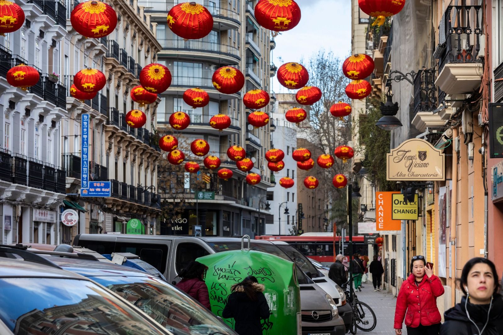 Así ha sido el montaje del nuevo año chino en el Chinatown de València