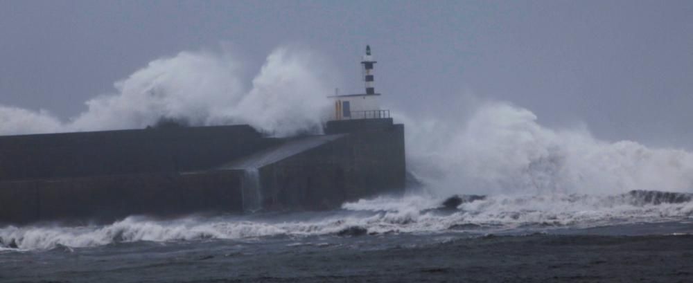 Temporal en Asturias: Alerta roja por viento y oleaje