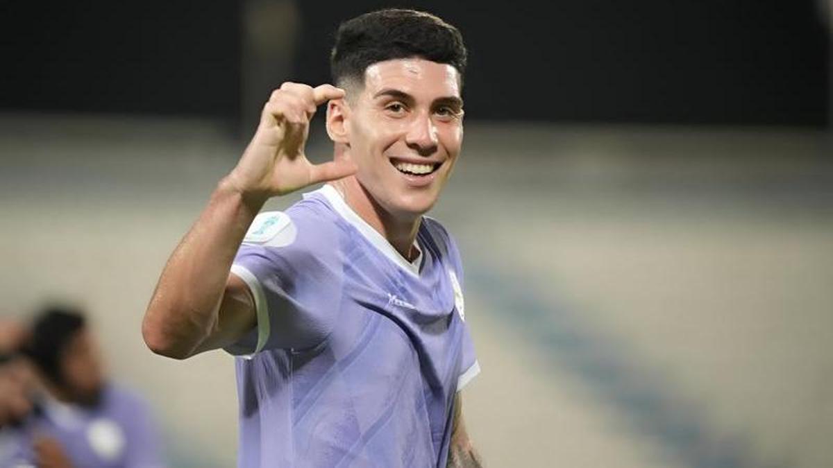 Ethyan González celebra un gol con el Muaither SC.