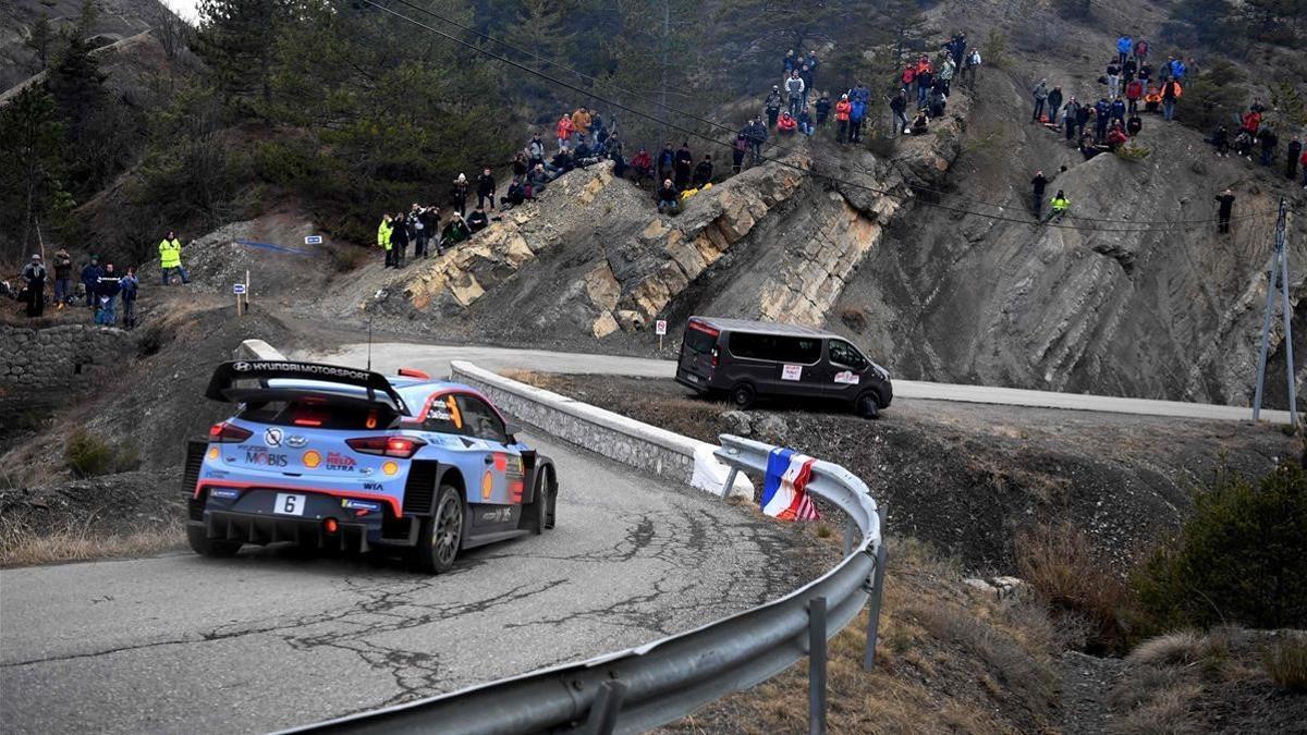 Dani Sordo conduce su Hyundai en el Rally de Montecarlo.