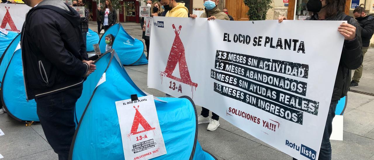 Imagen de hoy de la acampada del sector del ocio nocturno en Valencia