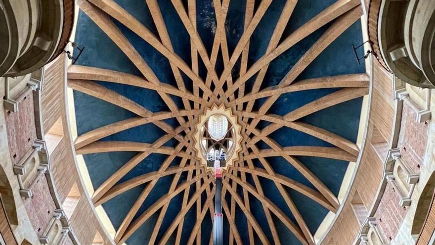 Vista de la cúpula del antiguo templo de la Laboral, en noviembre. | JUAN PLAZA