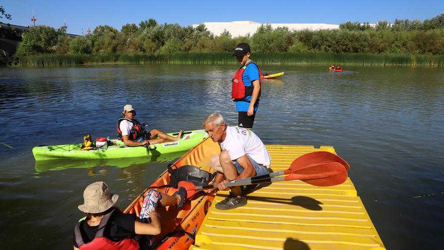 Un centenar de piragüistas participarán en el 7º Descenso en kayak por el río Guadalquivir