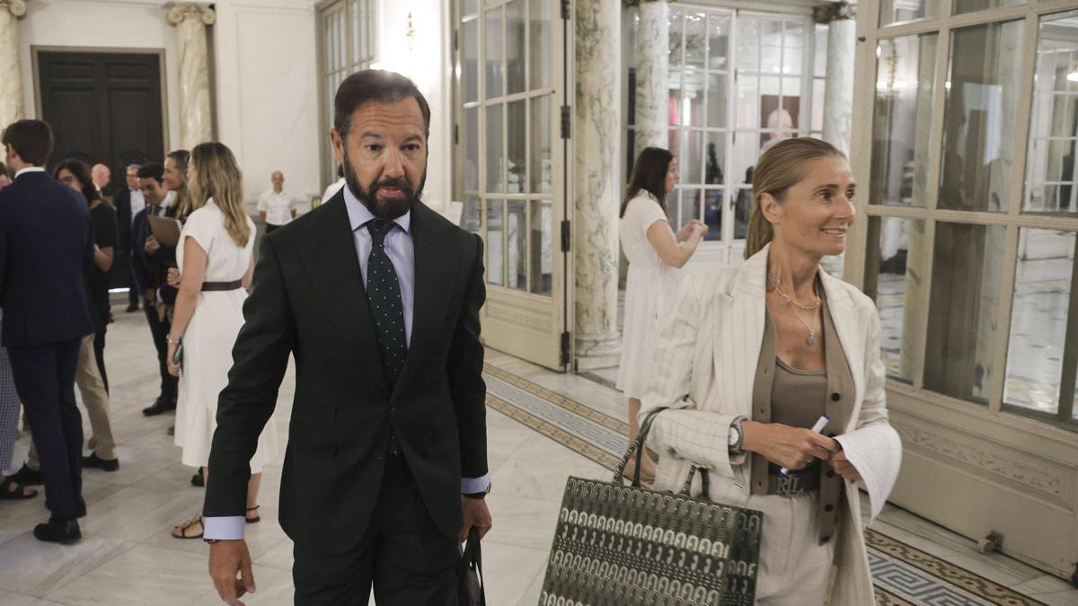 Llegada de Juan Manuel Badenas al pleno del Ayuntamiento de València.