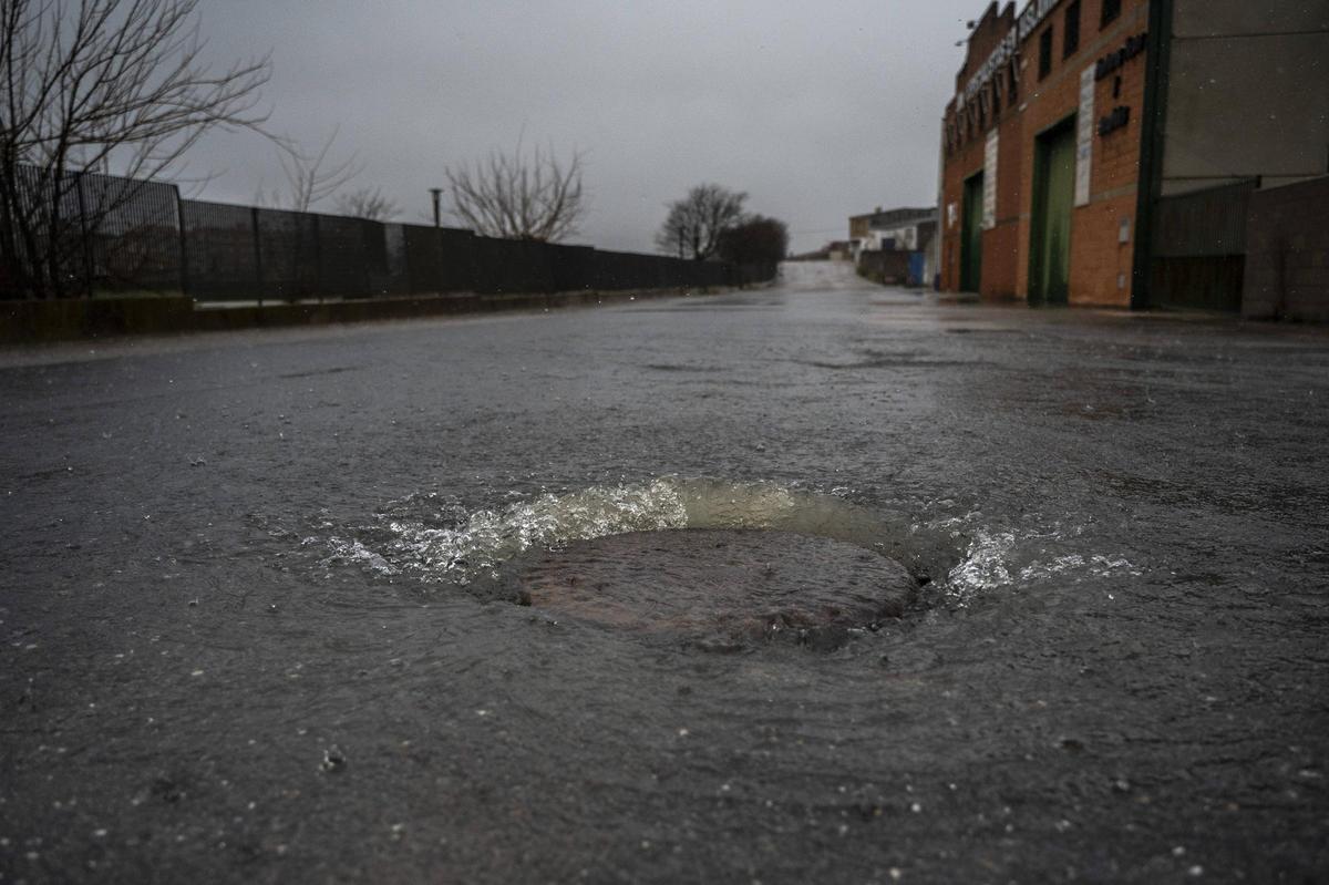 Fotogalería | La borrasca Marta anega las calles de la Charca Musia