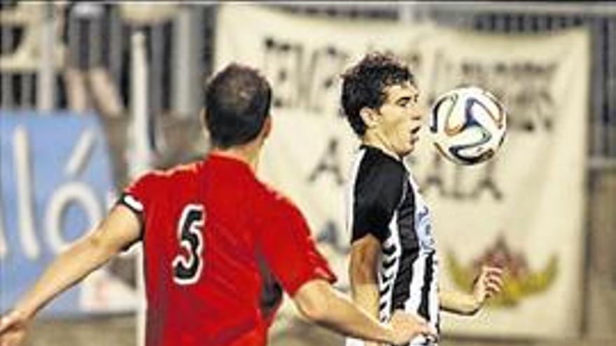 Charly Meseguer se reivindica con dos goles y una asistencia