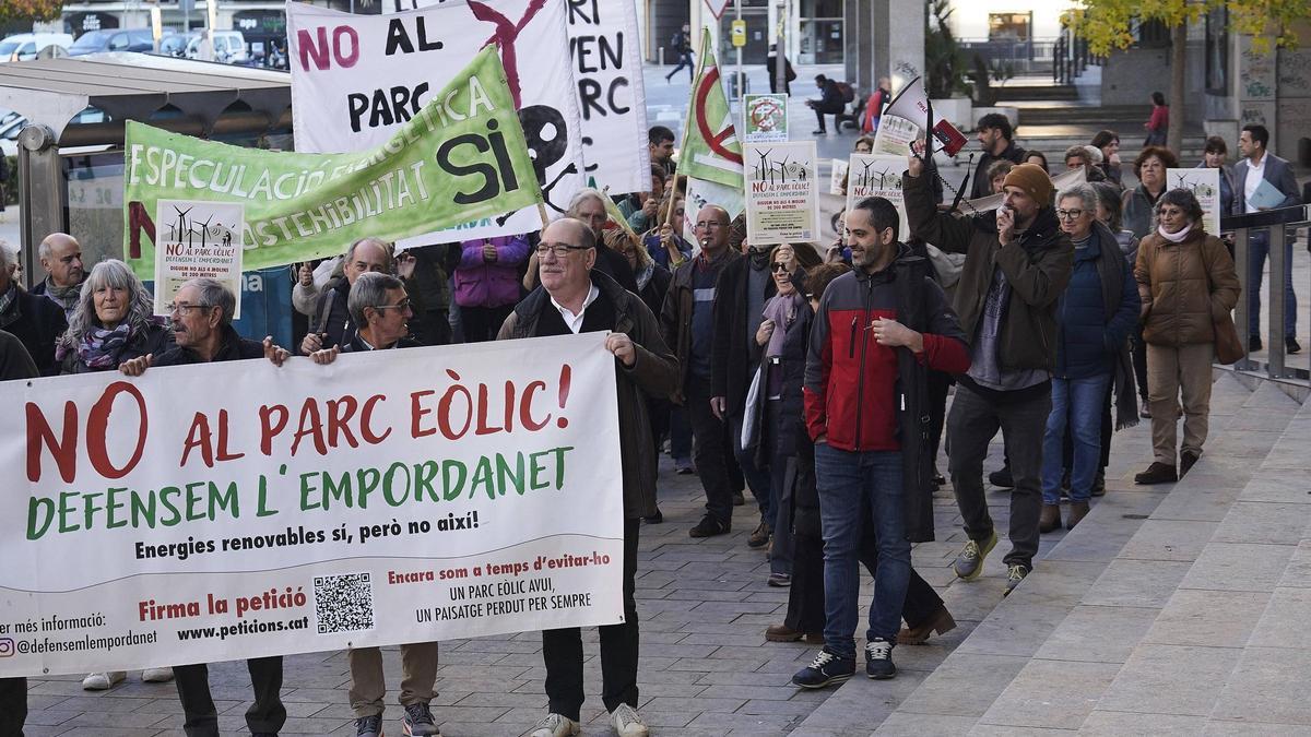 Les imatges de la protesta en contra dels macroprojectes de renovables.