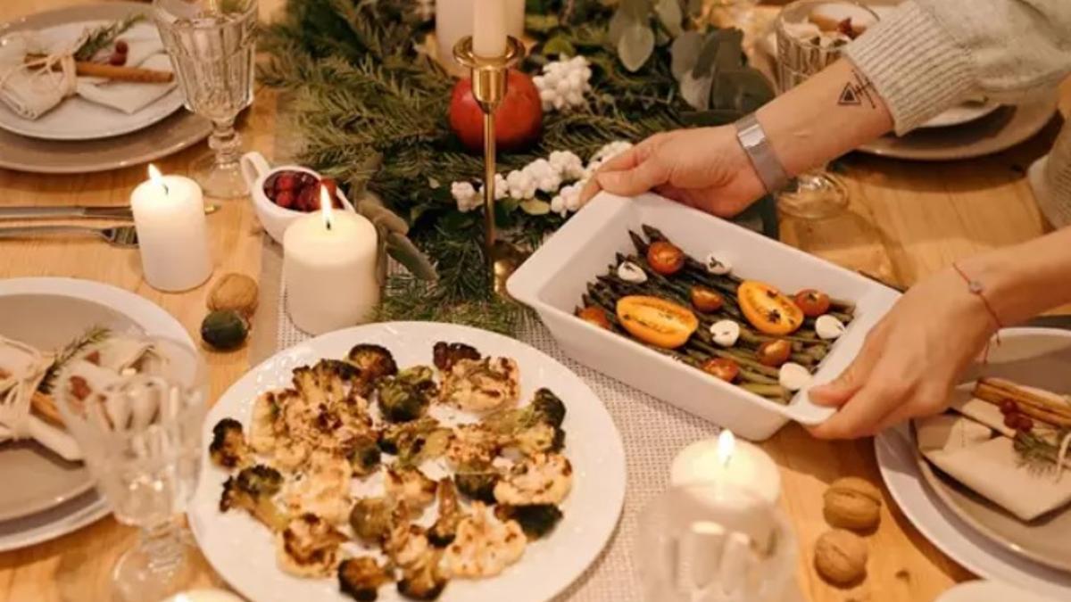 Imagen de una cena navideña.