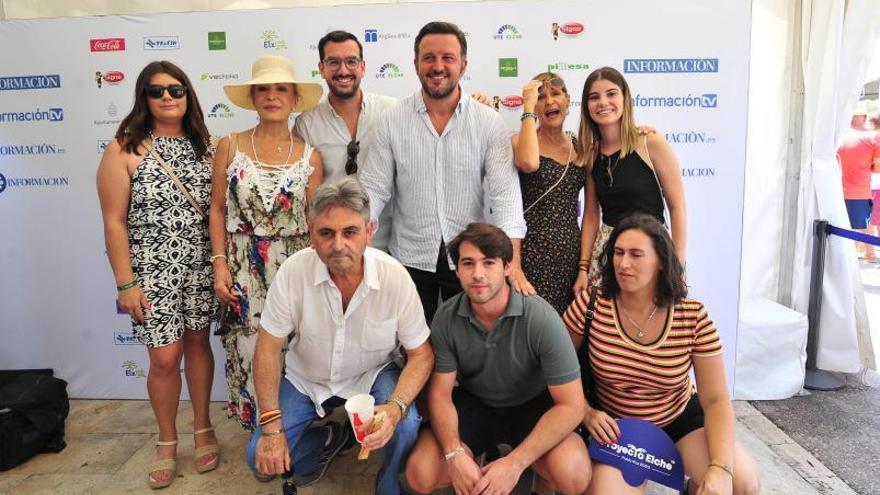 Teresa Brau, la edil Elena Bonet, Claudio Guilabert, el senador y concejal, Pablo Ruz, la edil Loli Serna, Lucía Peral, Diego Agulló, Fran Caballero y Silvia Gras, todos ellos del Partido Popular de Elche y también de Nuevas Generaciones.