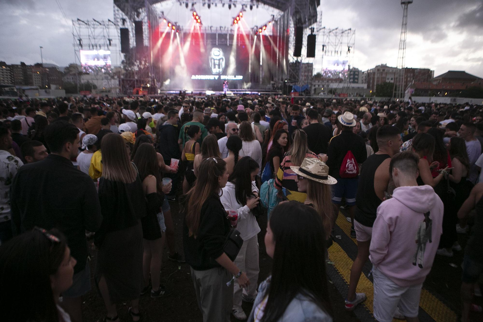 En imágenes: así fue el primer día del Reggaeton Beach Festival de Avilés