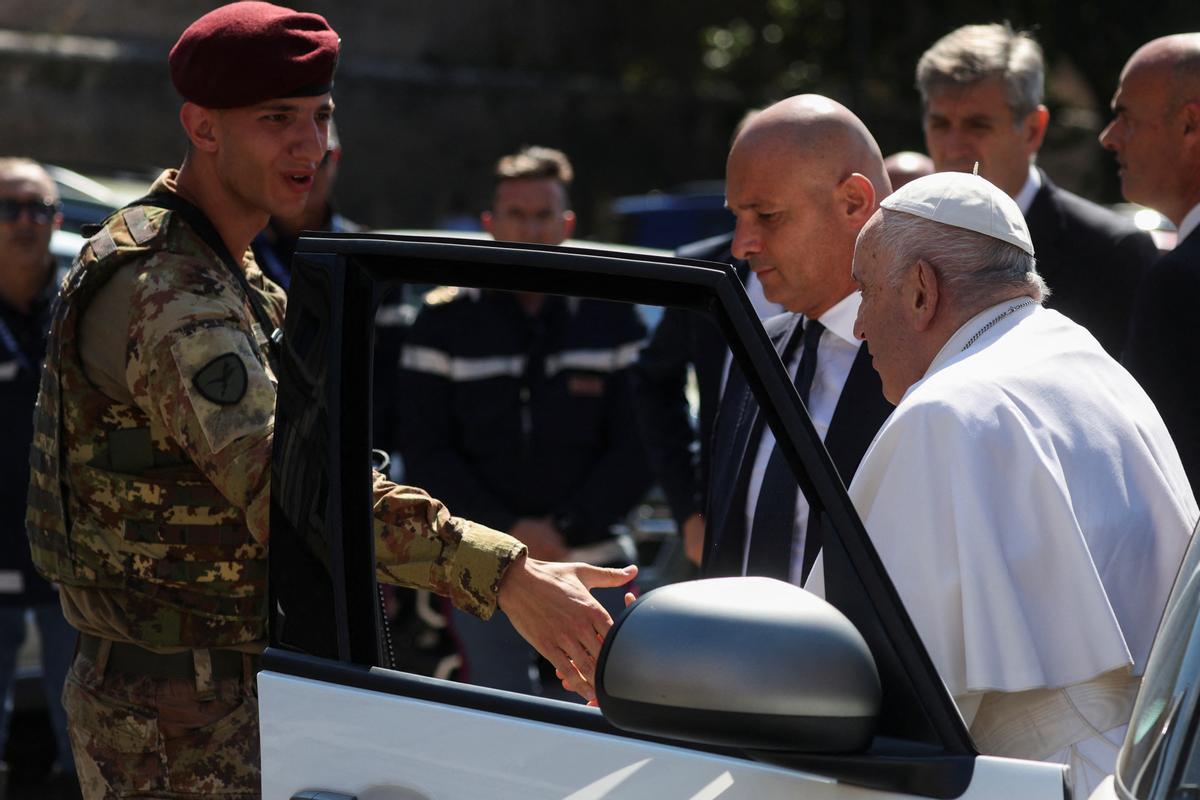 El Papa sale del hospital tras ser operado de una hernia abdominal