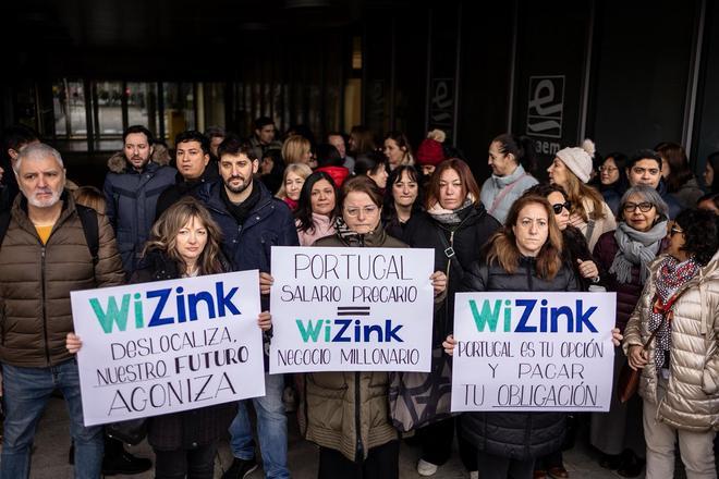 Protesta de las trabajadores del 'contact center' de WiZink tras quedarse en la calle