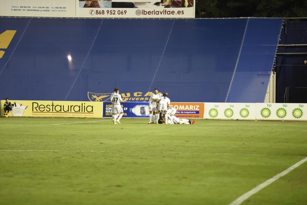 El partido entre el Murcia y el Oviedo, en imágenes