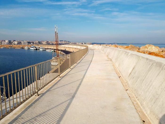 Nou passeig enlairat al port de l’Escala.