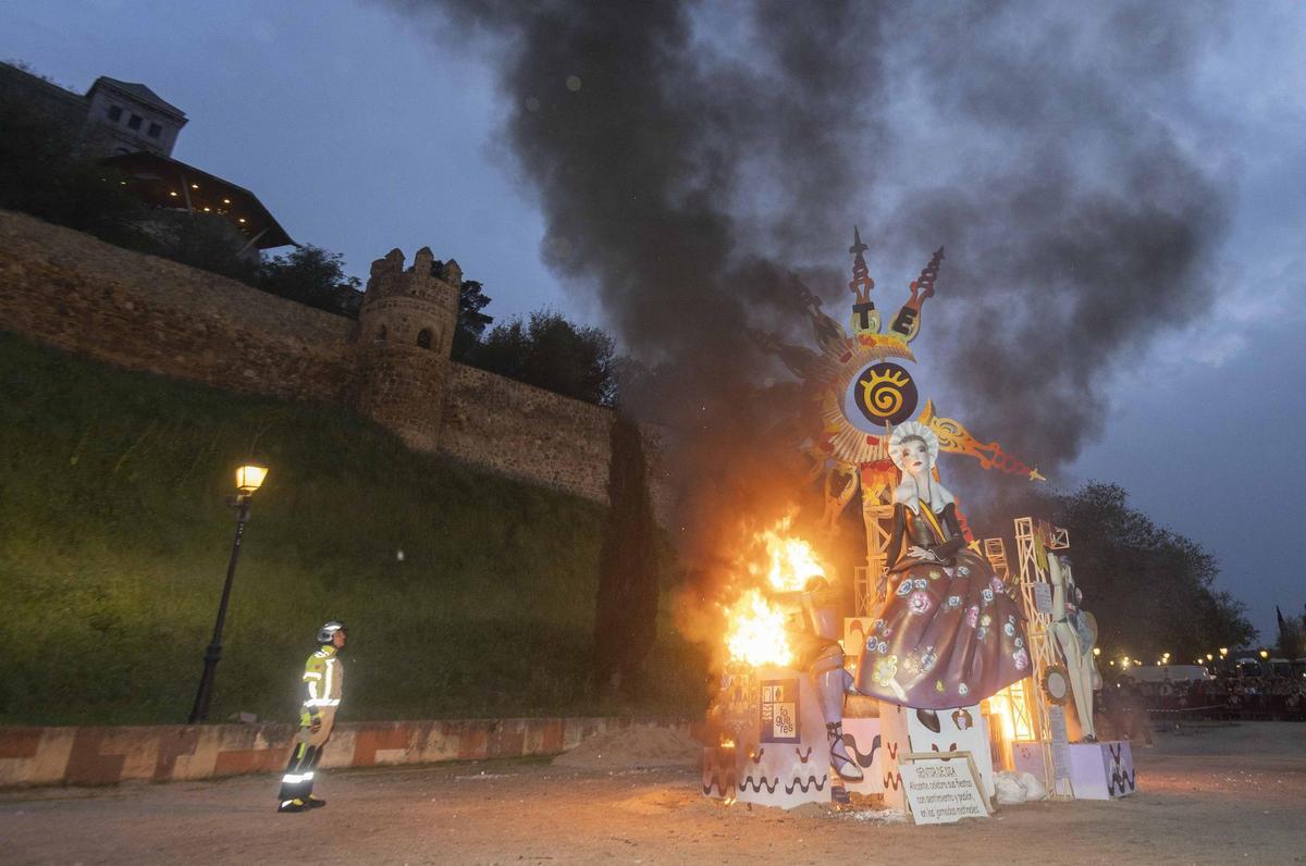La Cremà de las convivencias de las Hogueras en Toledo