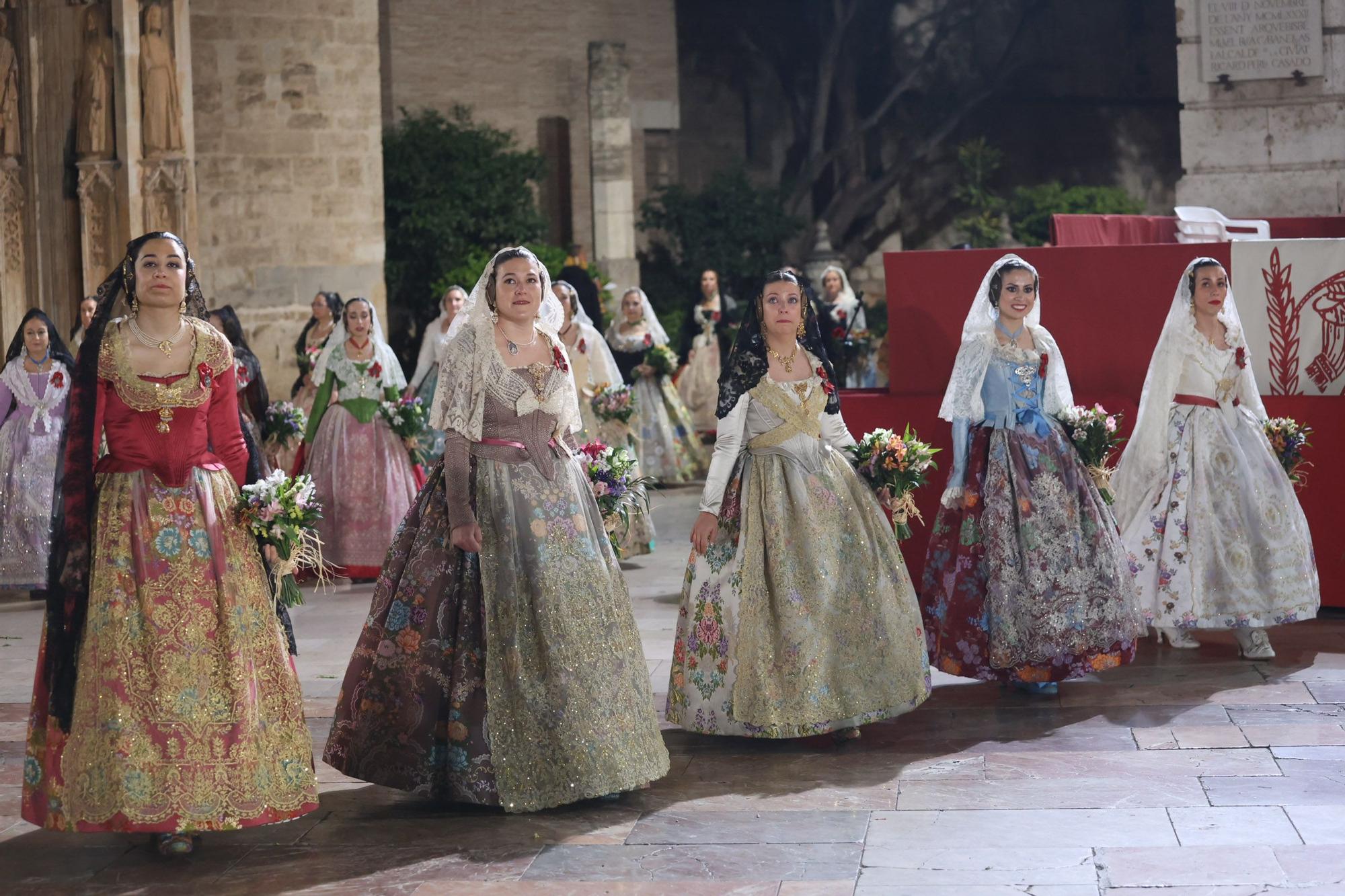 Búscate en el primer día de la Ofrenda en la calle San Vicente entre las 22 y las 23 horas