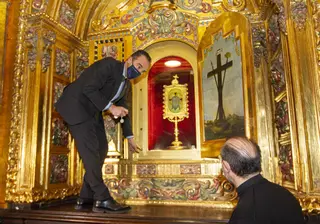 La multitudinaria misa de Santa Faz presidida por la Reliquia se celebrará dentro del monasterio si llueve