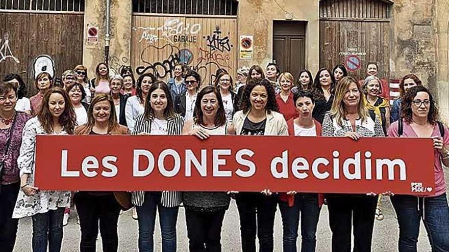 Armengol junto a las mujeres candidatas del PSIB.