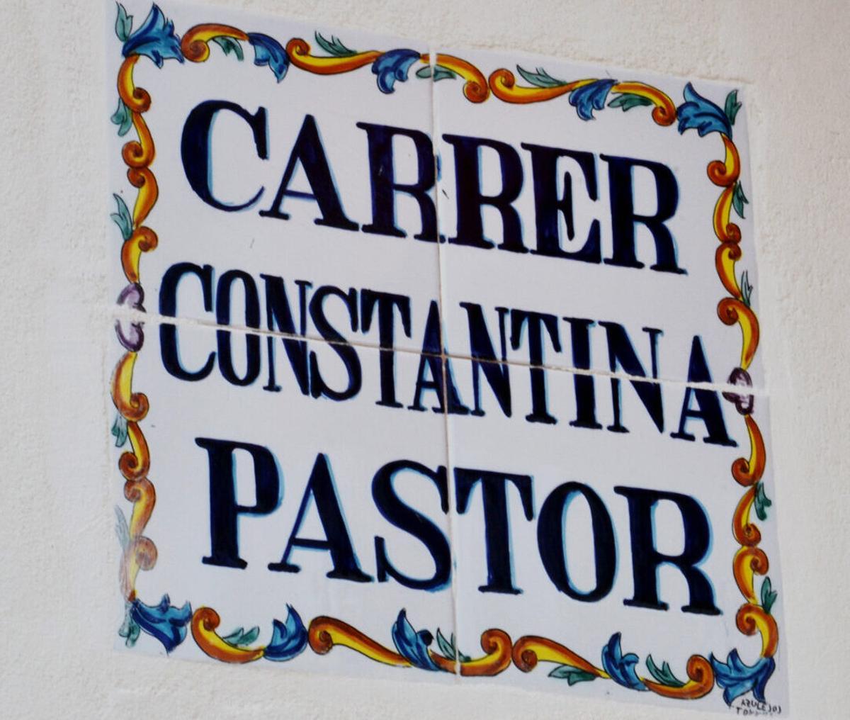 Una de las placas de las calles con nombre de mujer.