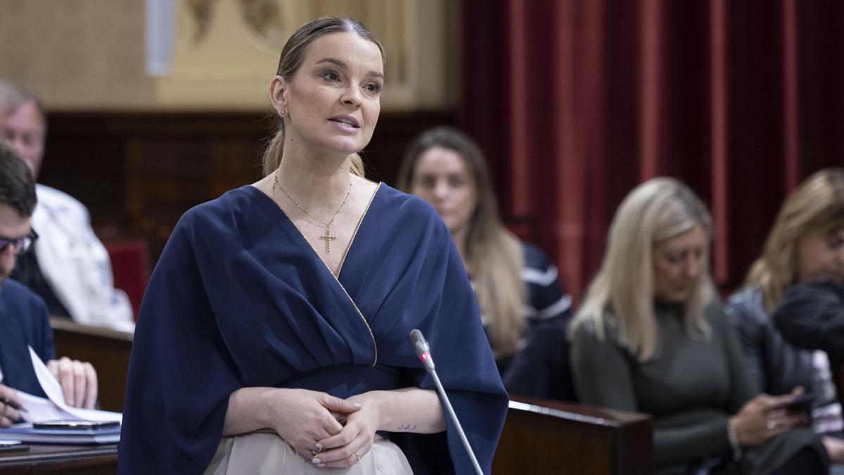 Marga Prohens, durante un pleno del Parlament