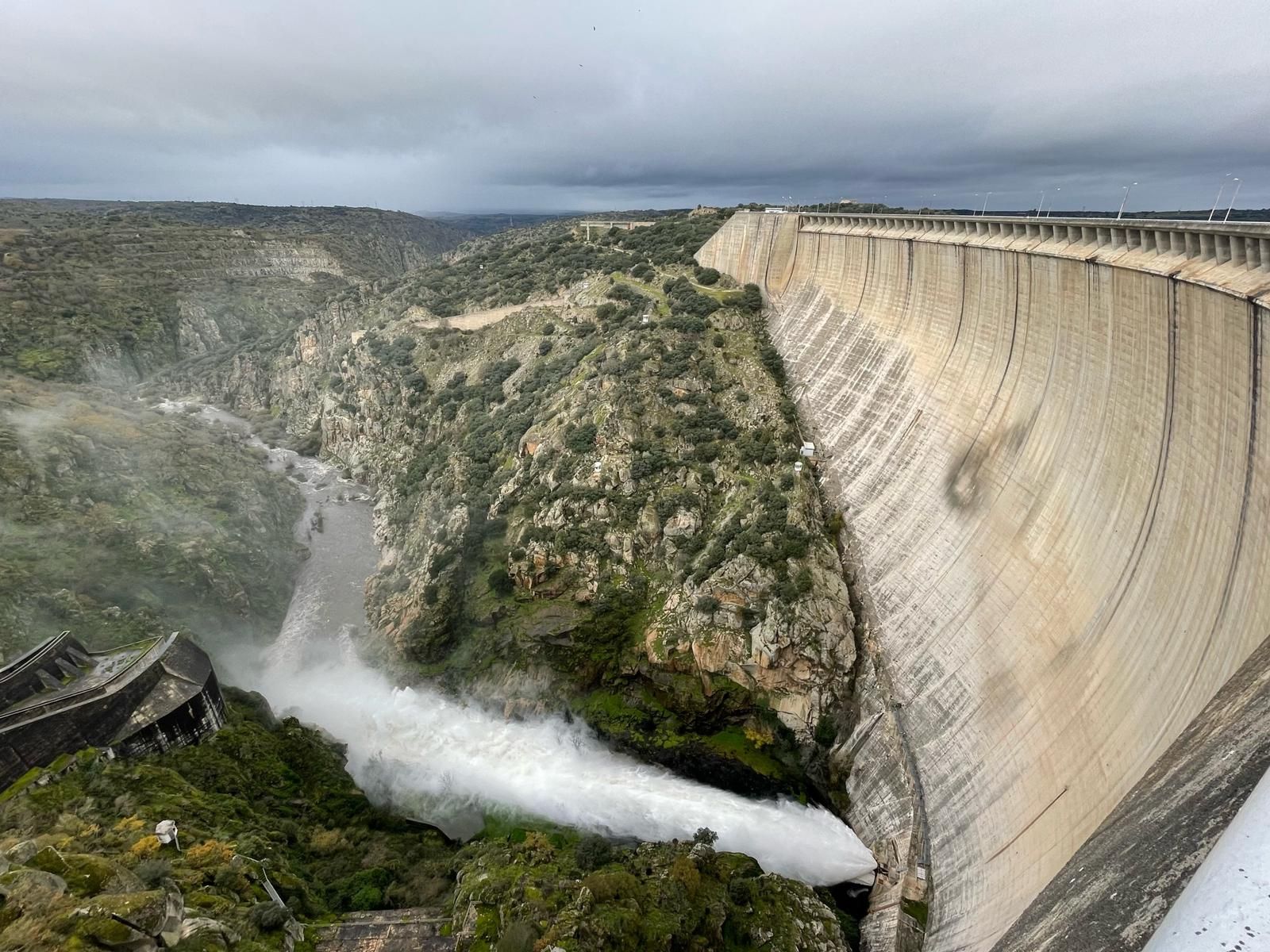 GALERÍA | Las impresionantes imágenes de la suelta artificial de caudal desde la presa de Almendra