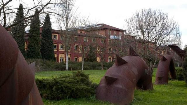 El Sanatorio Adaro, visto desde el paseo mitológico de Langreo.