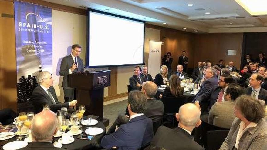 Feijóo en el encuentro con empresarios en Nueva York. // FdV