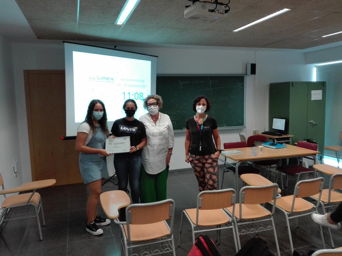 Sara Ríos i Carla Valls van obtindre el Premi English Podcast, pel seu 'podcast Greta Thunberg'.