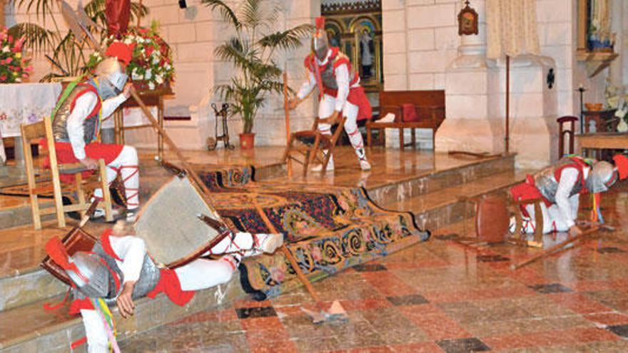 Escena de ayer del ´show´ de los centuriones, en la iglesia de Sant Miquel.