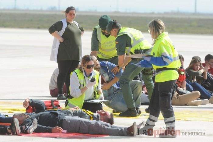 Simulan un accidente aéreo en aeropuerto