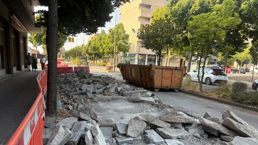 El PSC de Salt assenyala errors en la construcció dels carrils bici que obliguen a refer el paviment