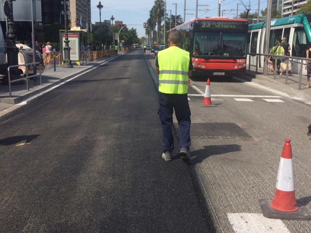 El Ayuntamiento de Barcelona destinará 40 millones de euros para tareas de mantenimiento en el total de 12 millones de metros cuadrados de calzada