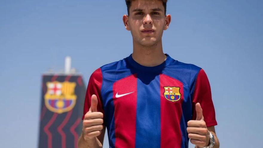 Trilli, con la camiseta del Barça. |  // FCBARCELONA.ES