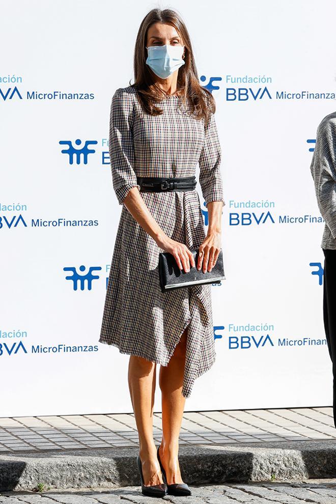 La reina Letizia con vestido de cuadros de Pedro del Hierro