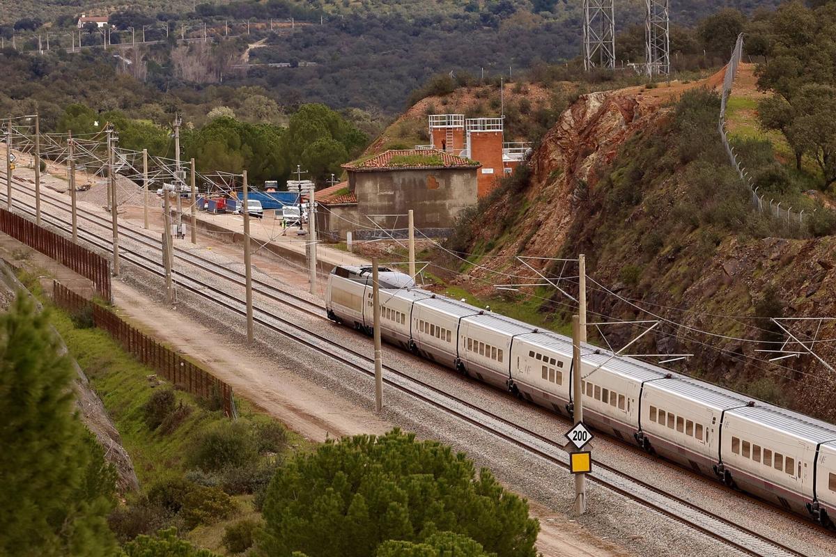 Vuelven a circular los trenes AVE e Iryo entre Córdoba y Madrid. Trenes pasando por Adamuz.