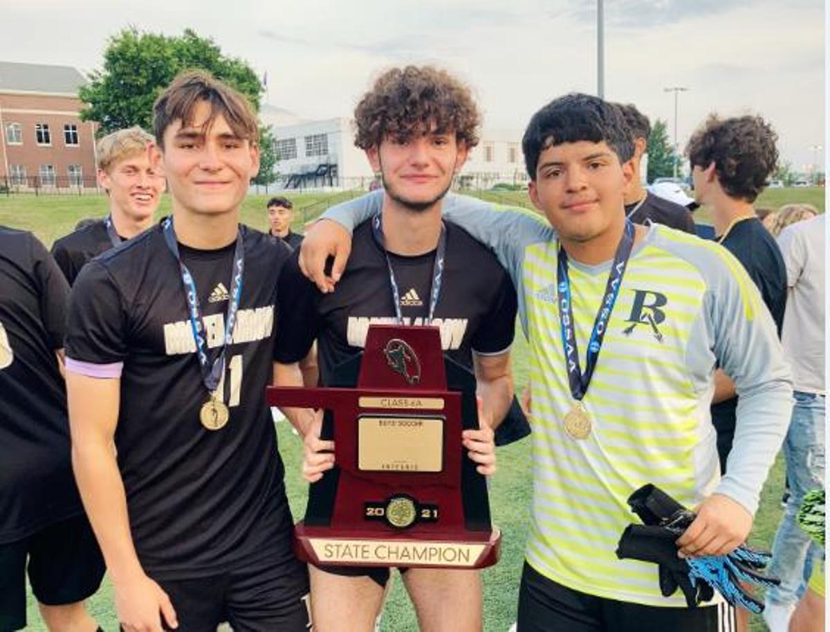 Estudiantes españoles durante un partido de fútbol en EEUU, donde estudian