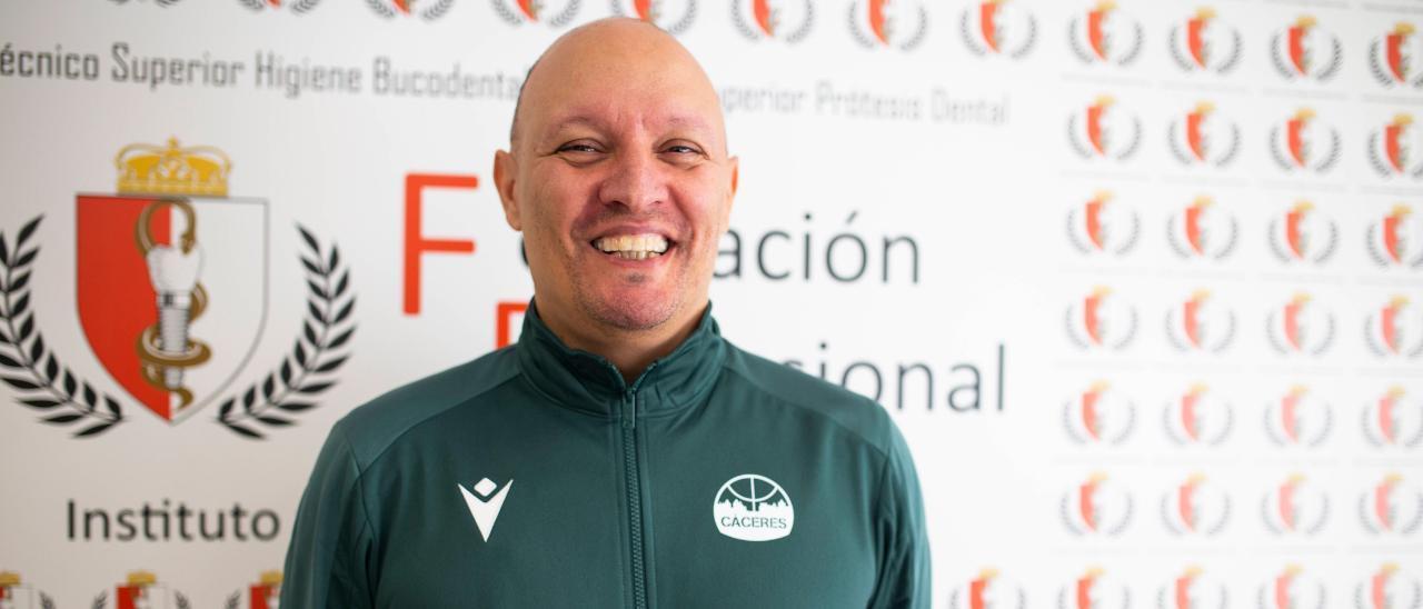 Arturo Álvarez se propone sacar al Cáceres de su "atasco mental"