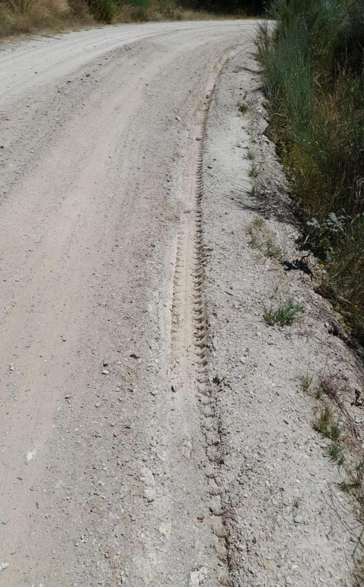 Muelas, Villacampo, Pino y Videmala reclaman la mejora de los caminos dañados al instalar la fibra óptica