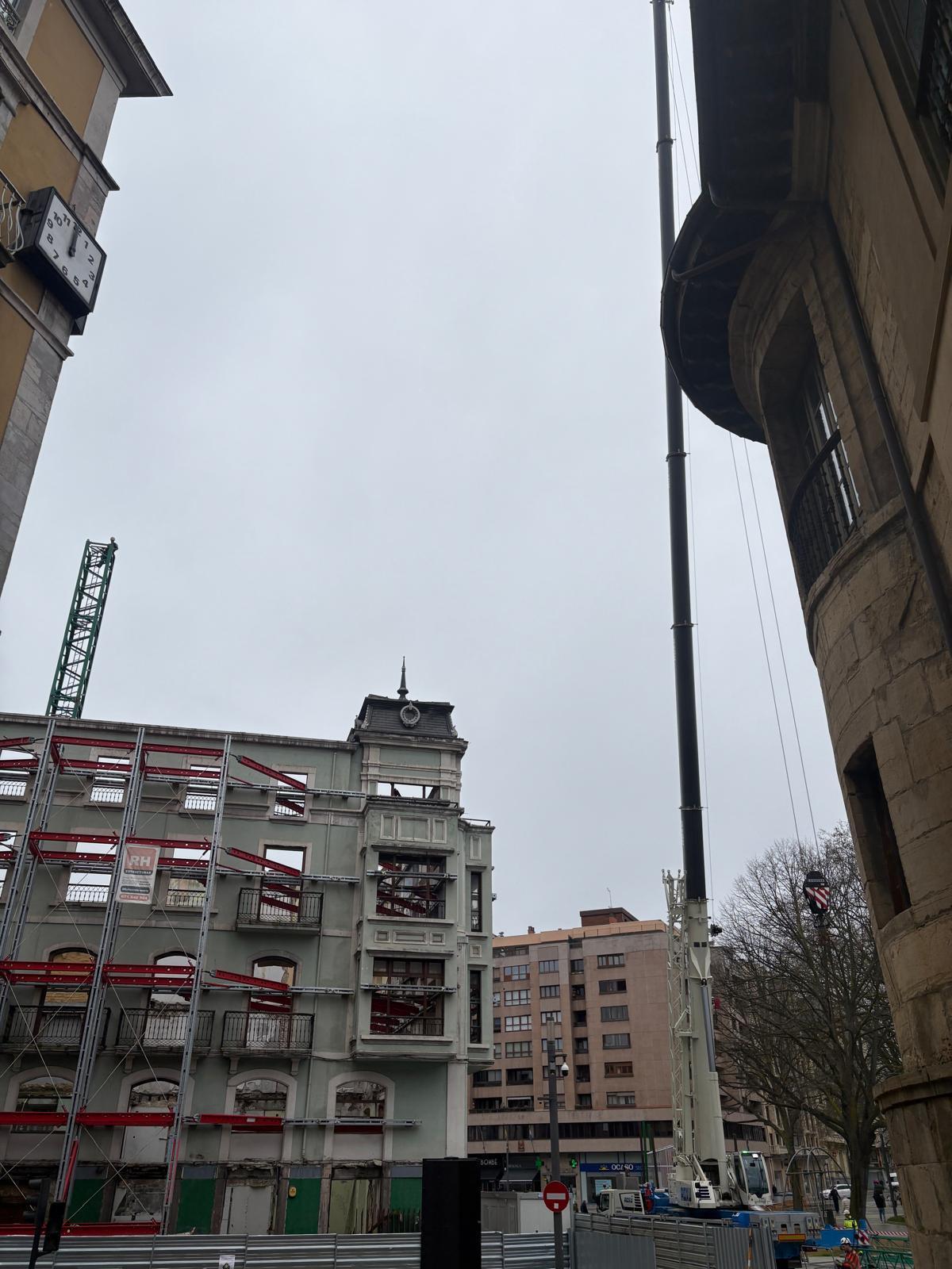 La grúa instalada esta mañana