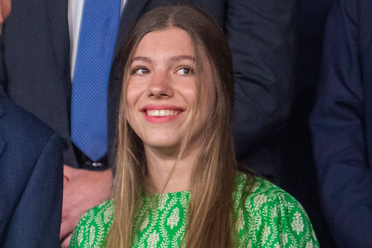 El look de la infanta Sofía, con blusa y bolso de Zara, para la final de la Copa del Rey de fútbol