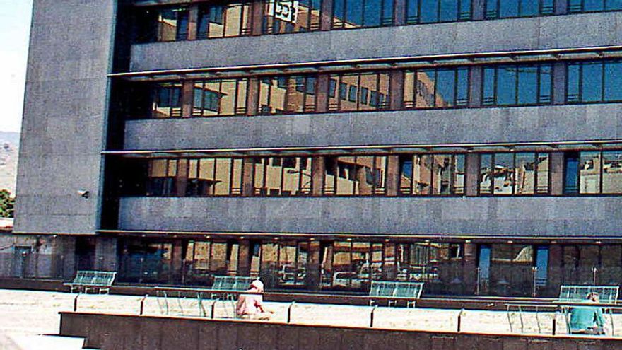 Edificio de Usos Múltiples II, en Santa Cruz de Tenerife.