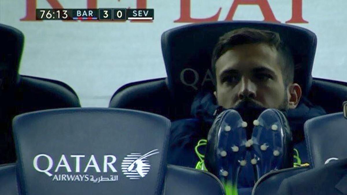 Jordi Alba, en el banquillo del Camp Nou