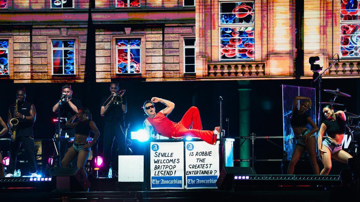Las mejores imágenes del concierto de Robbie Williams en Icónica Santalucía Sevilla Fest